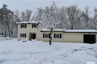 116 Holbrook Rd, Holbrook, NY 11741-1323