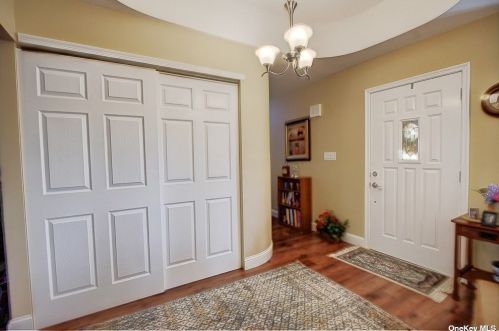 63 Granada Cir, Mount Sinai, NY 11766-2810