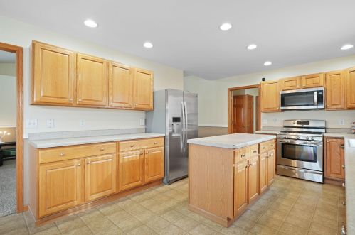 8560 37th Ave, Kenosha, WI 53142-2500