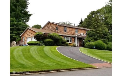 1 Vauxhall Ct, Huntington Station, NY 11747-4012
