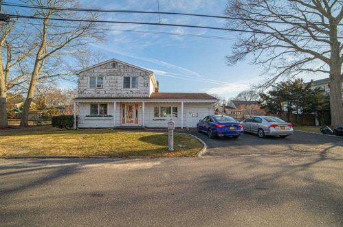 190 Leonard St, Holbrook, NY 11741-3609