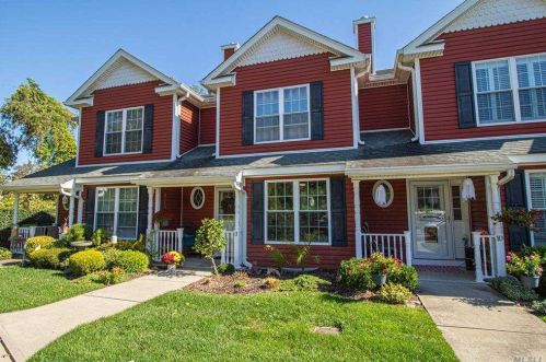 110 Union Ave, Amityville, NY 11701-3035