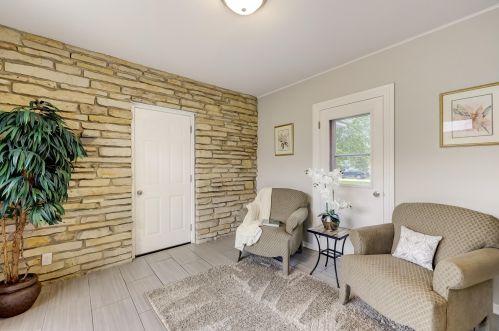 10043 Greenview Dr, Thiensville WI  53092-5749 exterior