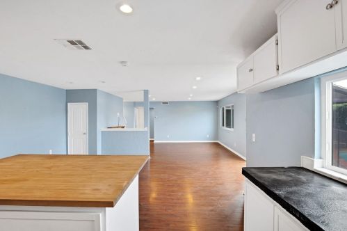 1260 Hoover St, Escondido CA  92027-1415 exterior