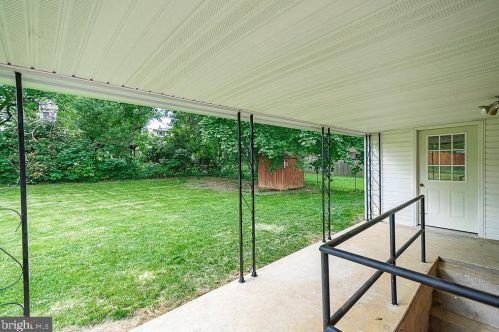 415 Liberty St, Charles Town WV  25414-1827 exterior