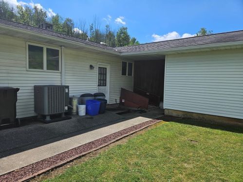 907 Dogwood Rd, Walnutport PA 18088-9570 exterior