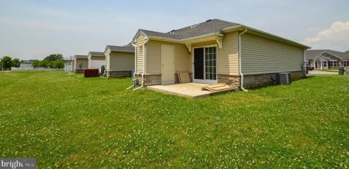 222 Huntington Ln, Easton PA  18040-8485 exterior