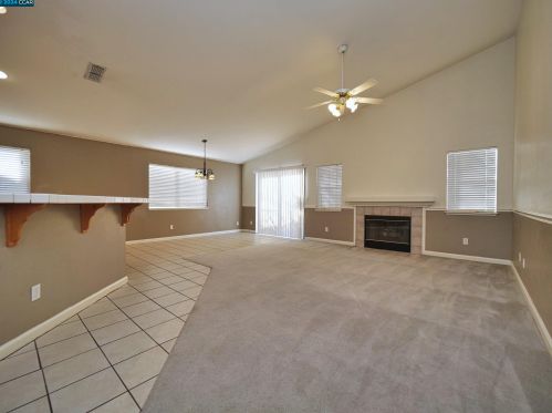 1062 Schadeck St, Manteca CA  95336-5956 exterior