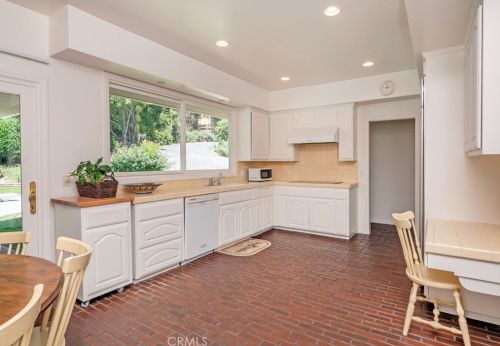 1520 Bonita Vista Dr, San Bernardino CA  92404-2104 exterior