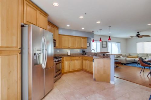 723 Diamond St, San Diego CA  92109-2447 exterior