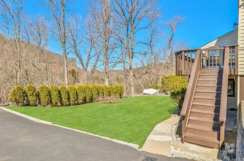 179 Benic Pl, Hawthorne NY  10532-1033 exterior