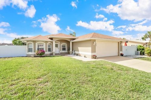 5436 26th Pl, Naples, FL 34116-7508