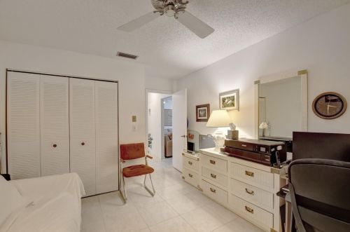 5136 Mirror Lk Blvd, Boynton Beach FL  33472-1211 exterior