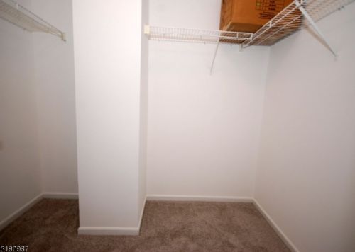 16 Springholm Dr, Berkeley Heights NJ  07922-2700 exterior