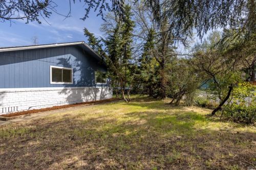 810 Walnut Ave, Ukiah CA  95482-3703 exterior