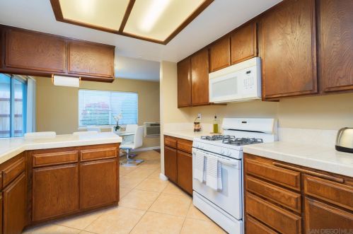 172 Santa Maria Ct, Vista CA  92083-5823 exterior