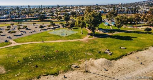 3802 Crown Pt Dr, San Diego CA 92109-6711 exterior