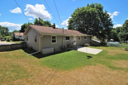 1328 14th Ave, West Bend, WI 53090-1743