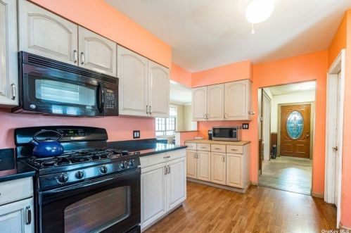 60 Waldo Ave, East Rockaway NY  11518-1422 exterior
