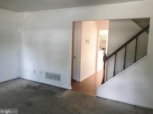 46 Village Dr, Dover, DE 19904-6534