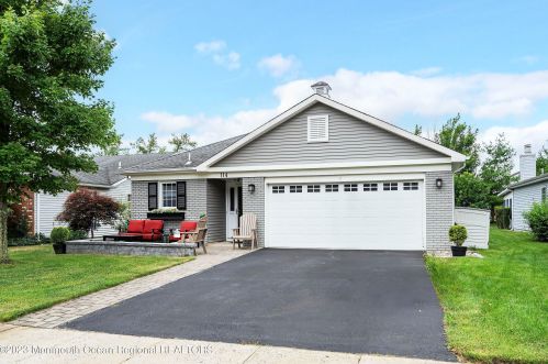 114 Mansfield Dr, Bricktown, NJ 08724-4907