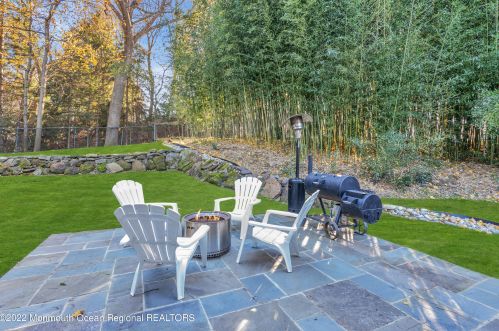 34 Windsor Dr, Little Silver NJ  07739-1311 exterior