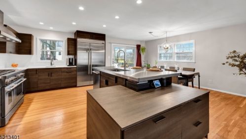 23 Bromleigh Way, Greystone Park NJ  07950-1624 exterior