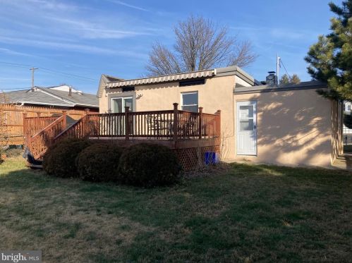 2104 Borbeck Ave, Philadelphia PA 19111-3105 exterior