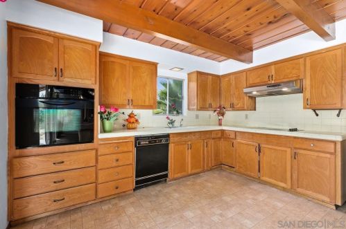 8005 Morocco Dr, La Mesa CA  91942-2107 exterior