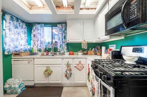 210 Davis St, Lake Elsinore CA  92530-3226 exterior