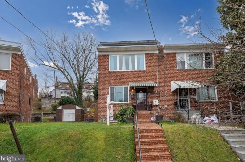 3943 Clay Pl, Washington, DC 20019-3338