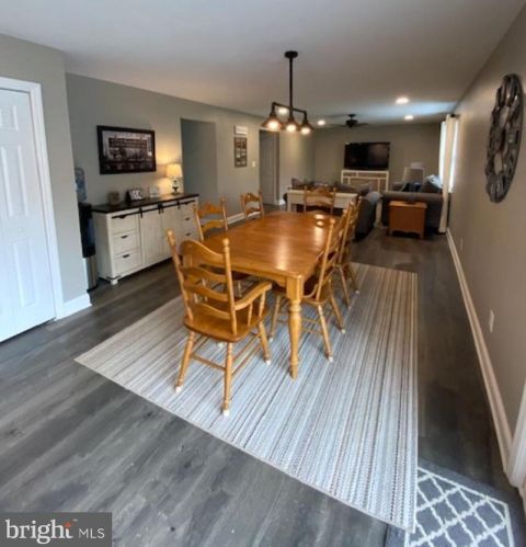 55 Kings Ct, Swedesboro NJ  08085-5033 exterior