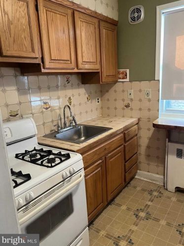 408 Gln Echo Rd, Philadelphia PA 19119-2915 exterior