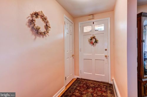 117 Meadowood Dr, Lansdale, PA 19446-1610