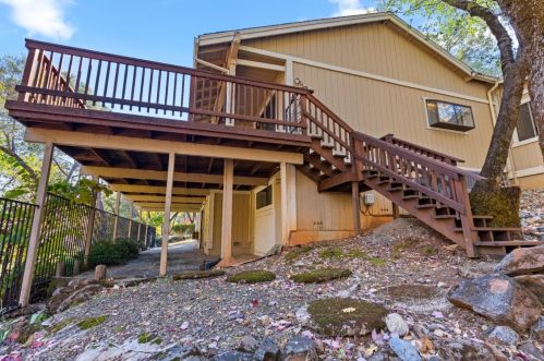 18252 Hummingbird Dr, Lake Wildwood CA  95946-9699 exterior