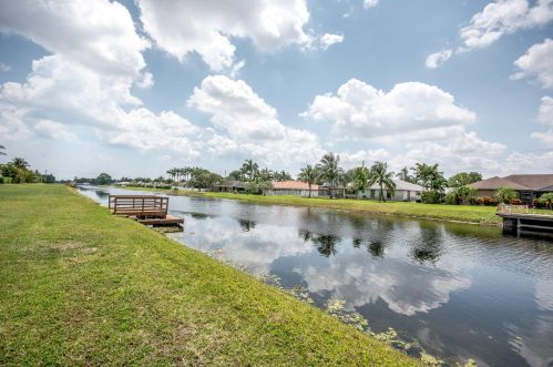 4104 Sandpine Cir, Boynton Beach FL  33436-2660 exterior