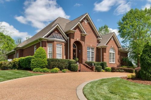 800 Legends Glen Ct, Franklin, TN 37069-4600