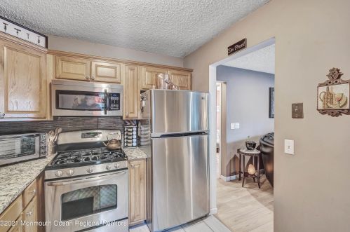 1706 Dahlia Ct, Jackson Twp NJ  08527-4133 exterior