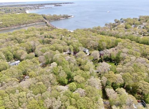 6 Oakridge Dr, Lyme, CT 06371-1821