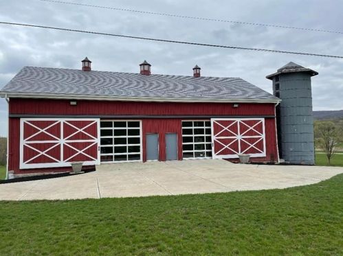 1 Greystone Ln, Latrobe, PA 15650-9523