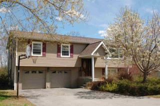 97 Nantucket Dr, Fishkill, NY 12524-1008