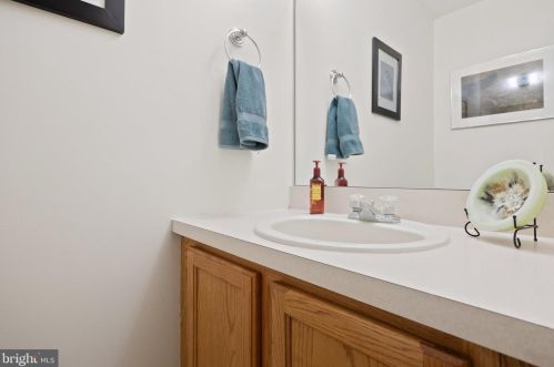 3102 Ebbtide Ln, Palmyra NJ  08065-2132 exterior