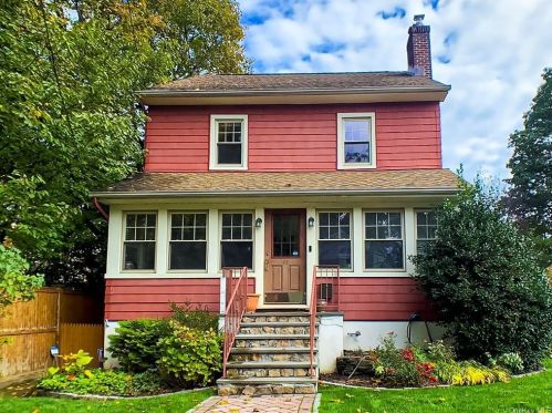 43 Weeks Pl, New Rochelle, NY 10801-1913