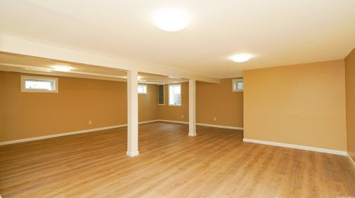 2092 Skipper Ct, North Bellmore NY  11710-3011 exterior