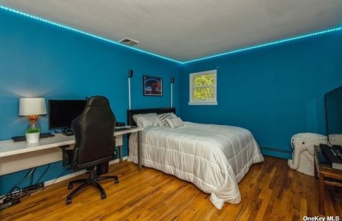 37 Kivy St, Huntington Station NY  11746-2044 exterior