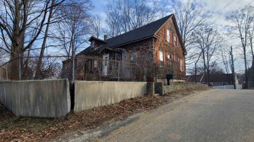 32 Hanson St, Dover, NH 03820-4144