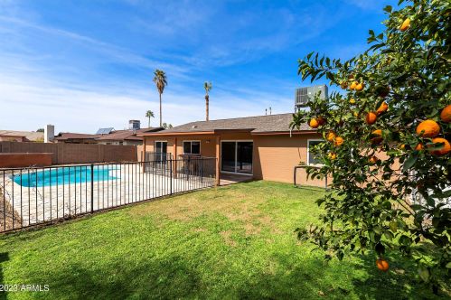 5525 Turquoise Ave, Glendale AZ 85302-1037 exterior