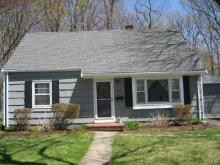 307 Delaware Dr, Stratford, CT 06614-2829