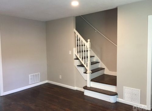 43 Crampton Ave, Woodbridge NJ  07095-3737 exterior