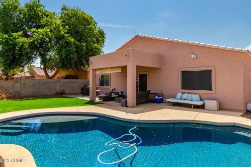 6775 79th Dr, Glendale, AZ 85303-2821